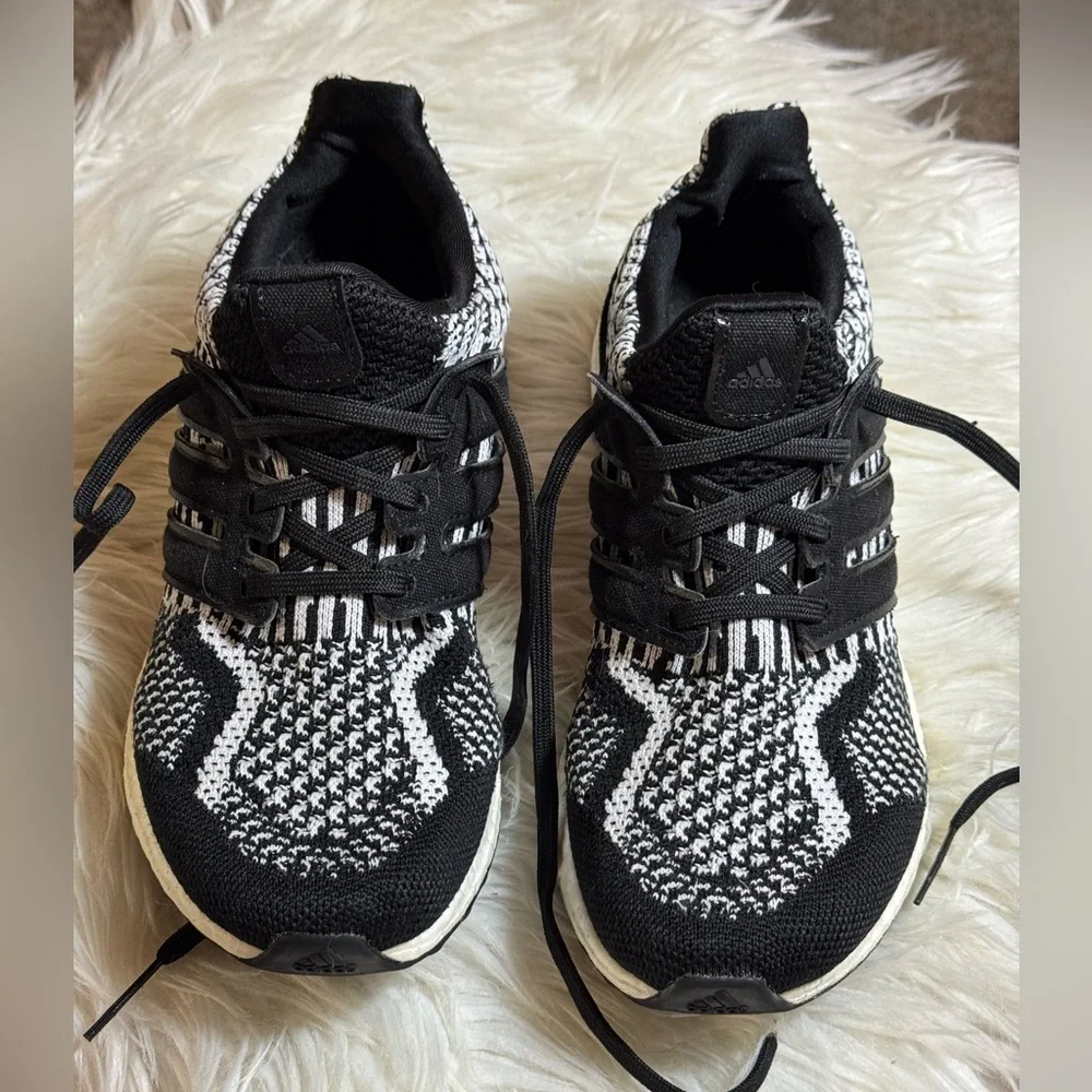 Adidas ultraboost 5 dna Sneakers womens size 6.5 J Oreo white Black Shoes 702001
